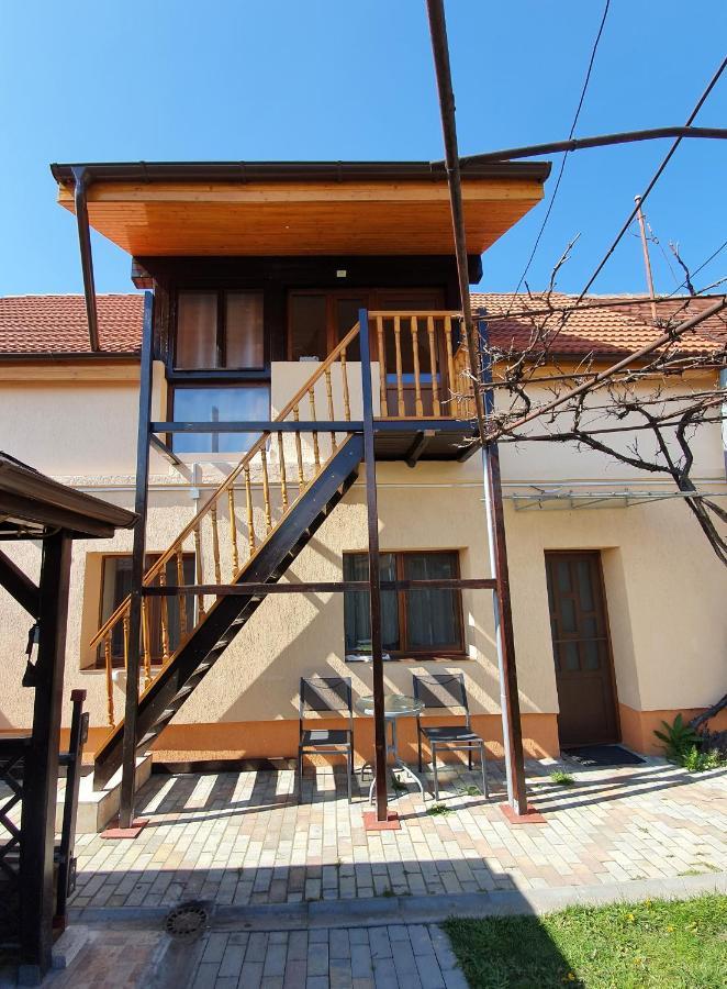 Lavender Apartments Sanpetru Екстер'єр фото