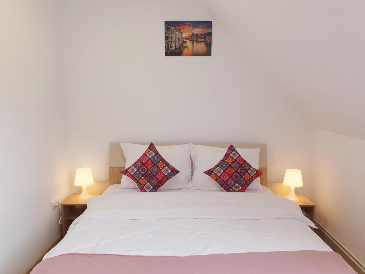 Lavender Apartments Sanpetru Екстер'єр фото