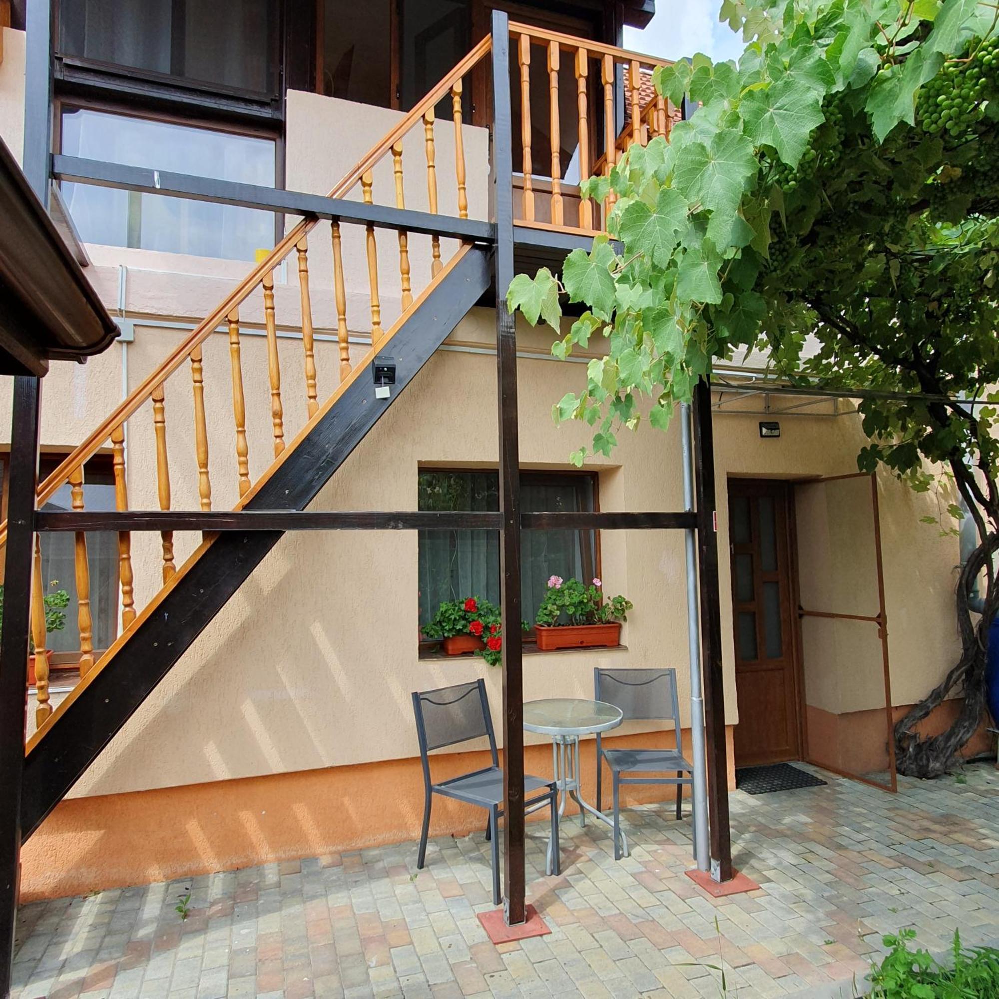 Lavender Apartments Sanpetru Екстер'єр фото