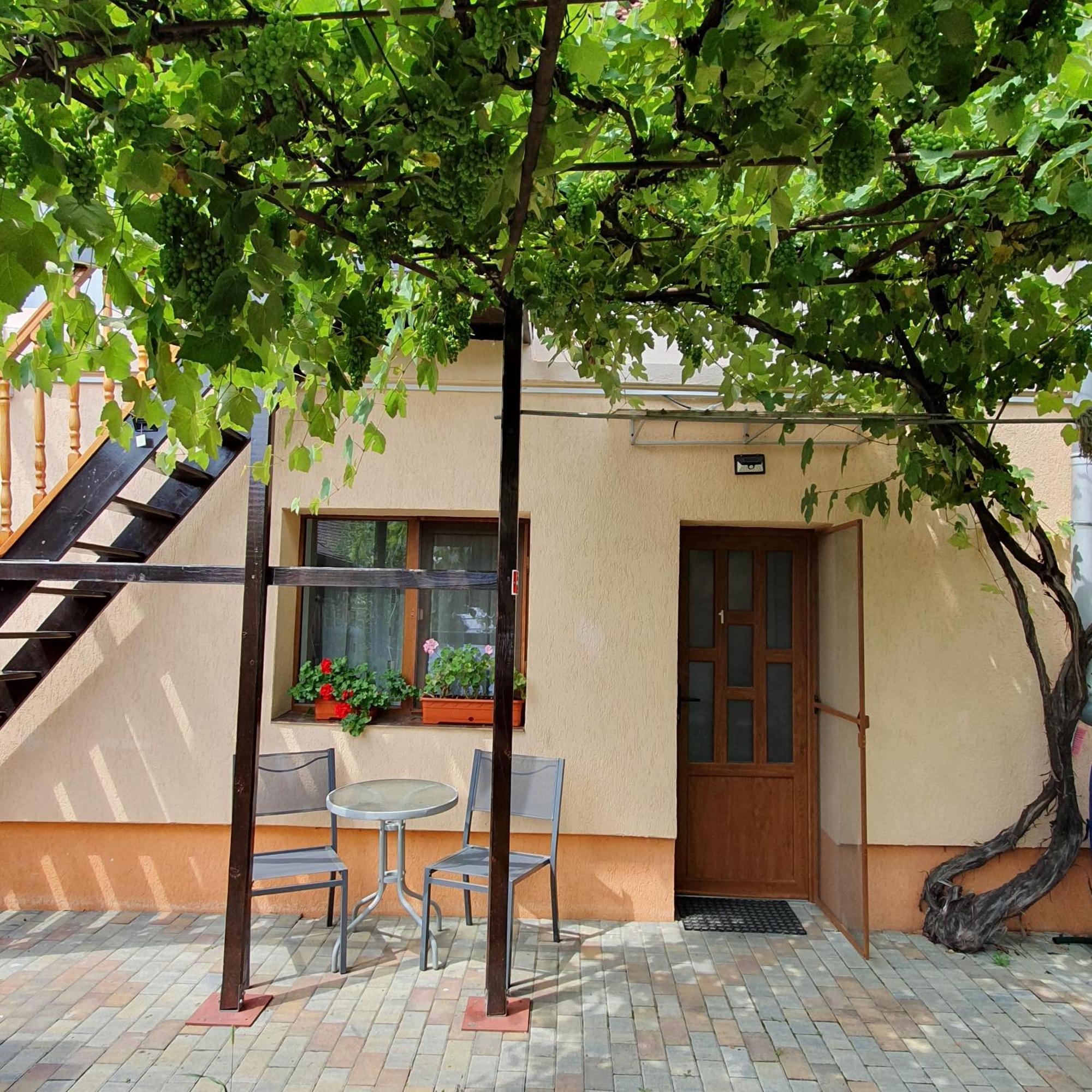 Lavender Apartments Sanpetru Екстер'єр фото